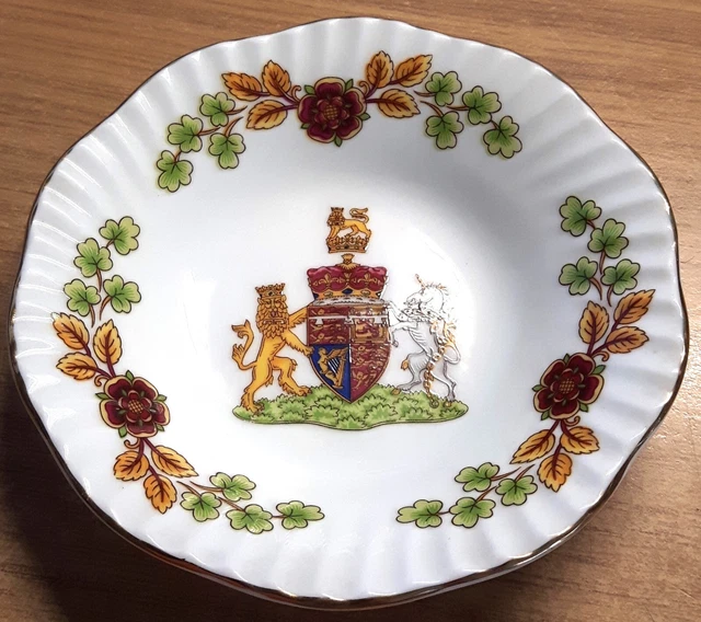 FINE BONE CHINA ELIZABETHAN STAFFORDSHIRE Hand Decorated trinket bowl