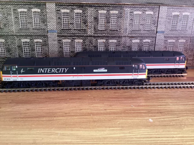 Lima L149949 Class 47 47810 'Porterbrook' & 47811 in Intercity Swallow Livery