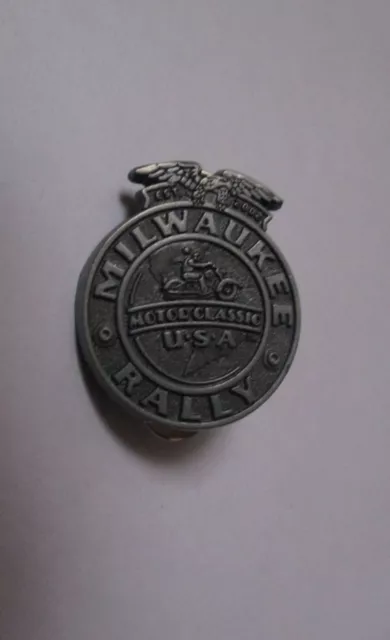 pin's Harley Davidson / Milwaukee rally motor classic est. 2002 (double attache)