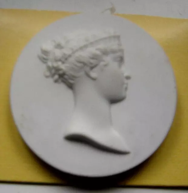 Médaillon en biscuit de Sèvres représentant un profil de femme fin XIXème siècle