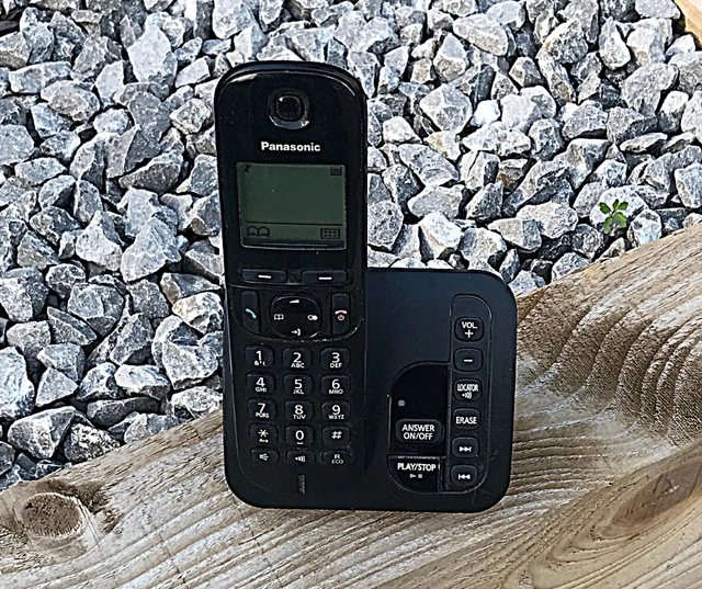 PANASONIC KXTGC220EB CORDLESS Landline Phone with Answering Machine Black EUR 17,65 PicClick IT