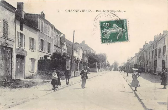Cpa 94 Chennevieres Rue De La Republique