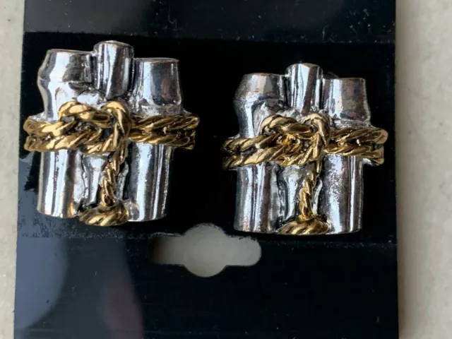 Elegante Vintage Francés Designer Pendientes Clip - Metal Tono Plateado W. Oro