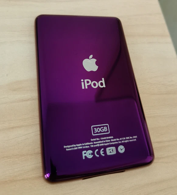 thumbnail image 2 of White Front Faceplate + 30GB Back Cover Housing For IPod 5th / 5.5 Gen Video – A1136 2 of 3