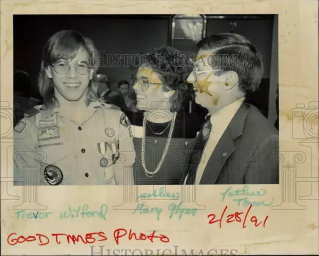 1991 Press Photo Boy Scout Trevor Wilford with his parents, Mary Glynn and Tom