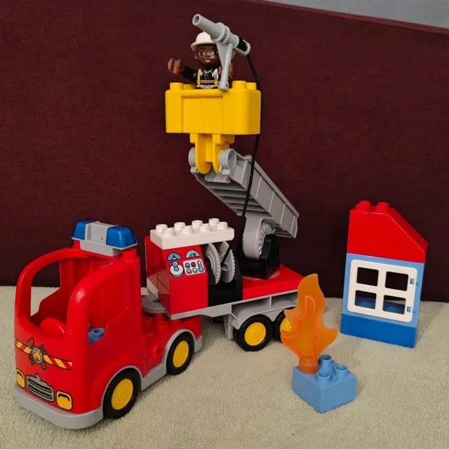 Le camion de pompiers 10592, DUPLO®