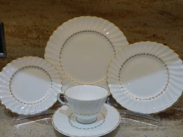 Vintage 16 Pc Royal Doulton Adrian H4816 China Set Gold Laurel Service for 4 EUC