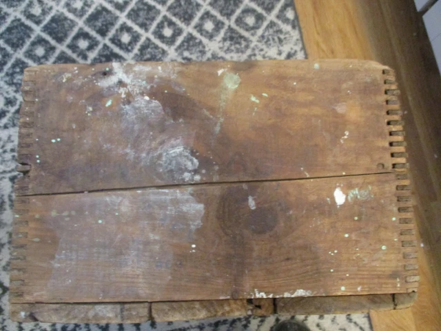Antique Atlas Powder Co, Wilmington Delaware/box/crate 9