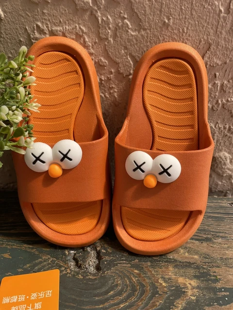 UNISEX KIDS ORANGE FLIP FLOP, SIZE USA 10.5- EU 27 New with tag. 6.5’ inch