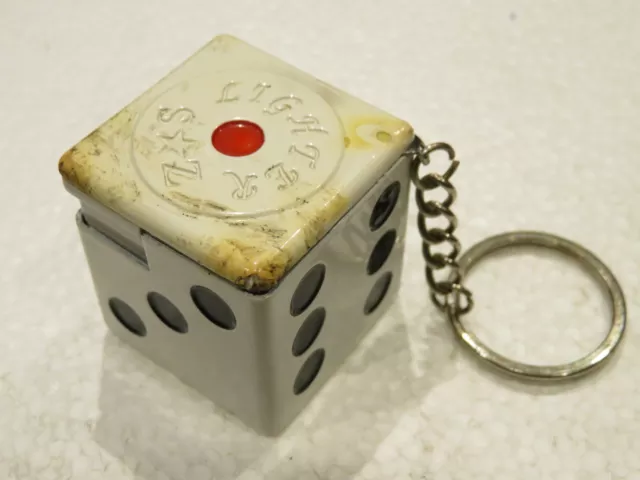 vecchio accendino portachiavi a forma di DADO LIGHTER S Z in plastica vintage da