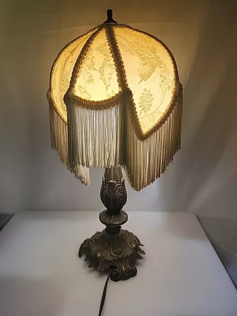 18" Tall Vintage Victorian Style w/Fringe Boudoir Table Lamp