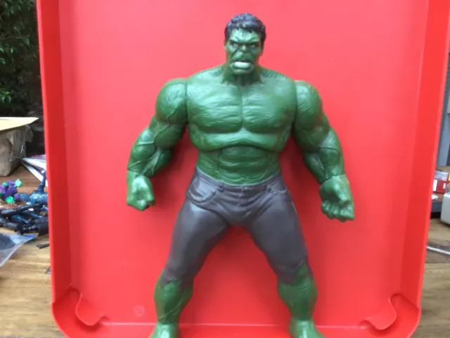 Marvel Incredible Hulk Deluxe Talking 10" Figure Hasbro Sound Smashing Action