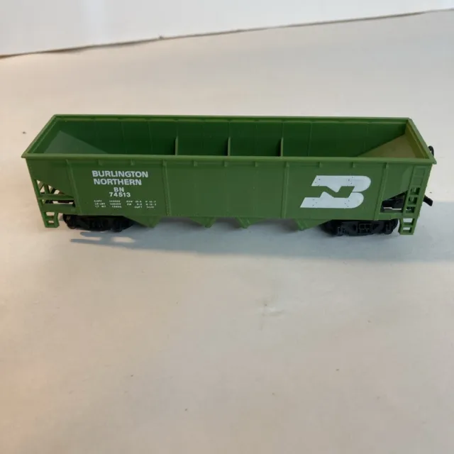 HO Scale "Burlington Northern" BN 74513 4-bay Hopper Freight Train Car
