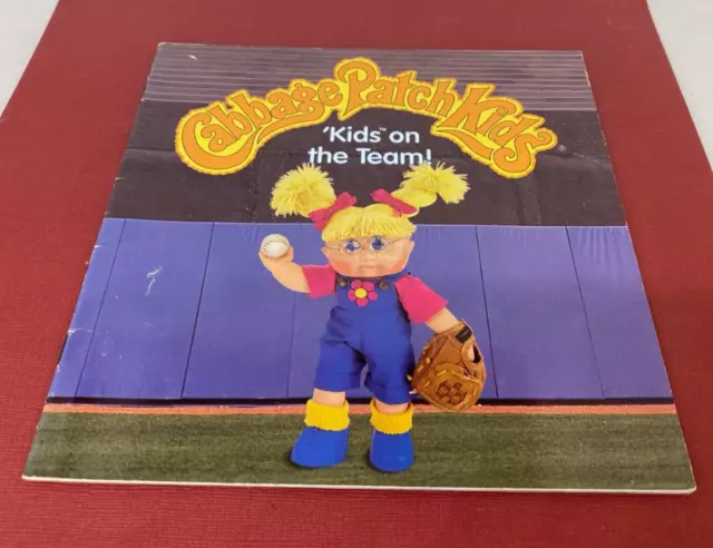 Vintage 1997 ☆ Cabbage Patch Kids : Kids on the Team ! ☆ Childrens Book