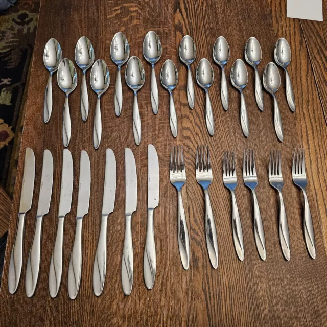 Oneida Simmer 28-Piece Flatware Set