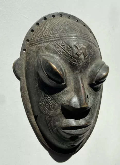 Ancien et rare masque cultuel en bronze - Ethnie Ogoni - Nigeria - Art africain.