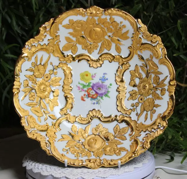 Meissen Prunkteller ca. 30,5 cm Dekor "Blumenbouquet reich an Gold" 1.Wahl