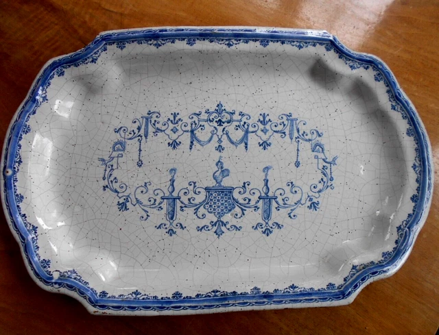 Grand  plat a la berain  XVIII°  - sud ouest