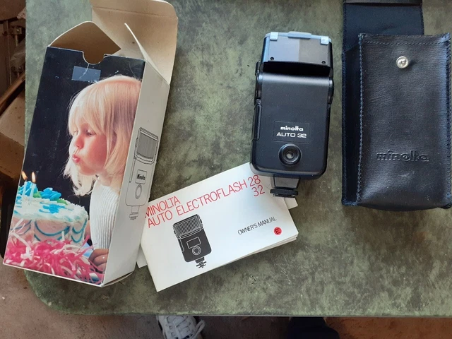 Minolta Auto 32 Electroflash w/ case & Instructions