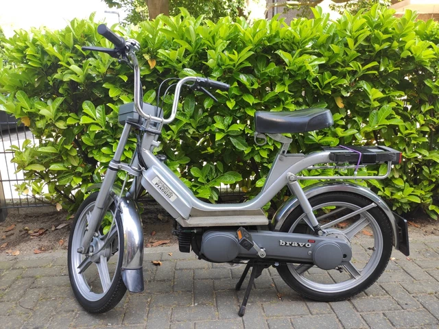 "Reserviert"                      Bravo Vespa Piaggio Mofa ----- Baujahr 1982