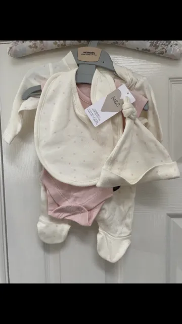 Pretty M&S Baby Pink/White Set incl. Hat/Vest/Bib/Bodysuit Age Newborn 7lbs BNWT