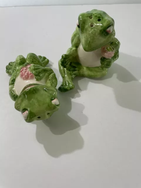 Green Toad Frogs With Pink Flowers Hand Painted Salt & Pepper Shaker Set 2