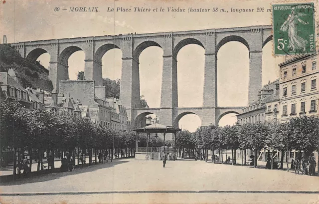 CPA Morlaix la place Thiers et le viaduc (131436)