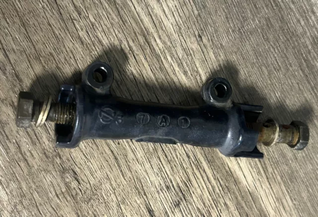 Vintage HONDA cb750SC OEM FRONT BRAKE LINE HOSE SPLITTER MOUNT 45127-461-003