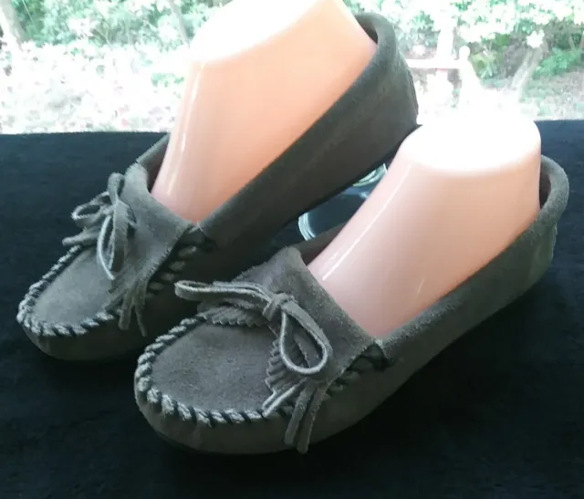 Minnetonka Moccasins Kilty 401T Gray Suede womens size 6  Hardsole Slip On Shoes