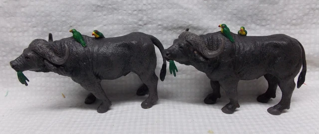 Pair of Cape Buffalo Figures 2007 Safari
