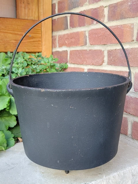 Old Atq Cast Iron Footed Campfire Pot Cauldron Rustic Primitive Halloween Decor