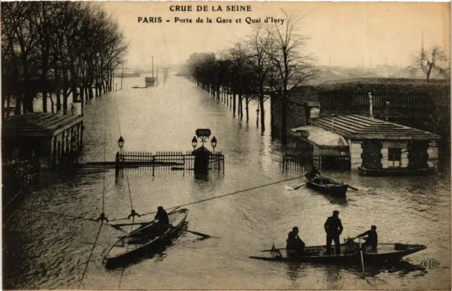 CPA AK PARIS Crue de la Seine 1910 Porte de la Gare Quai d'Ivry (579759)