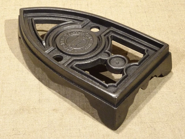 Anciens Emporte-pièces En Fonte De Fer Pour Tanneur - Fin XVIIIème - Brocante