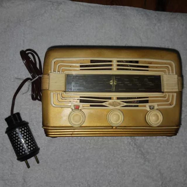 ANCIEN ET PETIT  POSTE DE  RADIO TSF A LAMPE RADIALVA type BRIOL