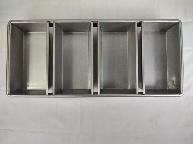 Chicago Metallic 45642 Glazed 9" 4-Strap Open Top Commercial Baking Bread Pan Chicago Metallic 45642 Glazed 9" 4-Strap Open Top Commercial Baking Bread Pan