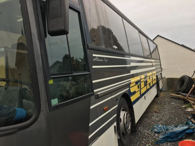 bus aménagé. camping-car plus garage mettre une voiture de course 7