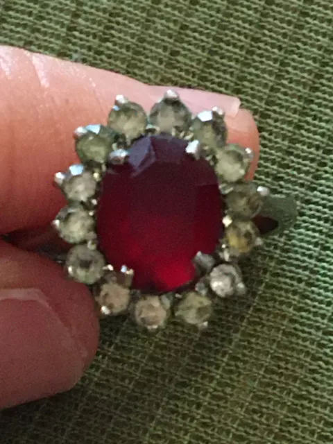 Anello con deals pietra bordeaux