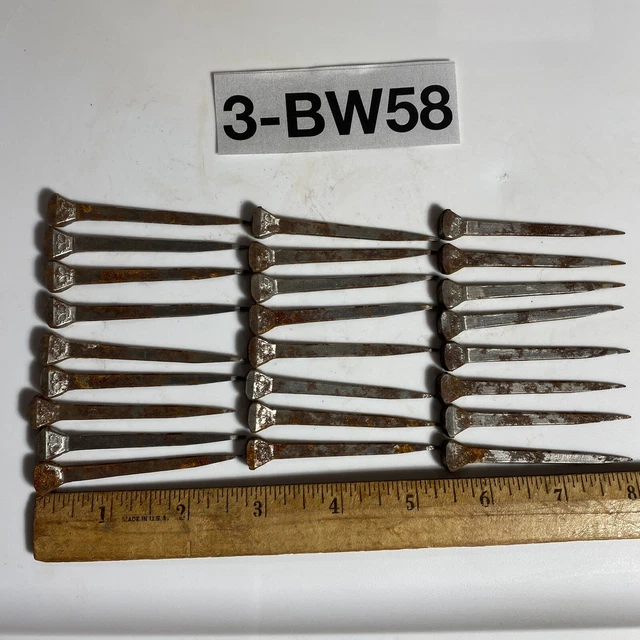 Lot Of 25 Vintage  2 1/2 inch Crown Logo Cut Nails 3-BW58