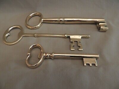3 Collectible decorative beautiful bronze keys
