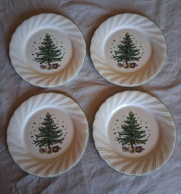 NIKKO HAPPY HOLIDAYS Christmas Dinner Plates NEW