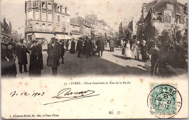 61 FLERS - vue de la place Gambetta et rue de la boule.