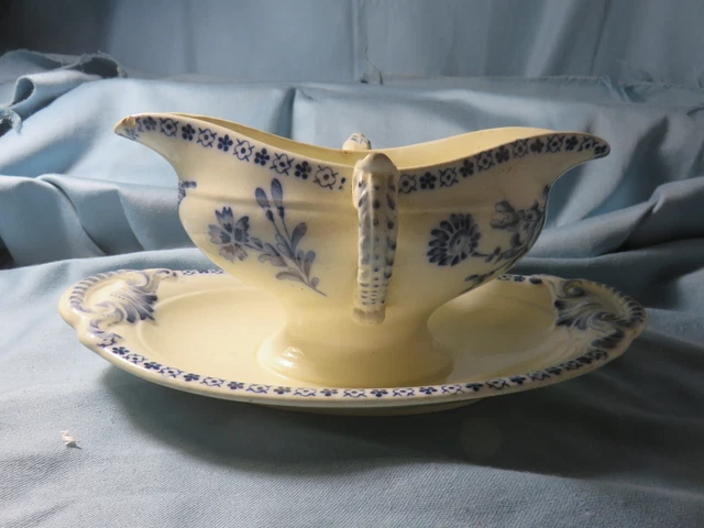 Ancienne saucière sur dormant en faïence terre de fer de gien modèle
