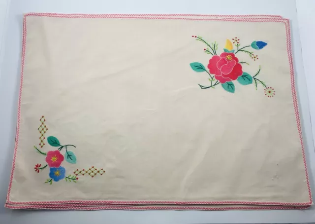 https://www.picclickimg.com/zzAAAOSw-E5lWTRG/Vintage-Floral-Embroidered-Appliqu%C3%A9-Placemats-Shabby-Style.webp
