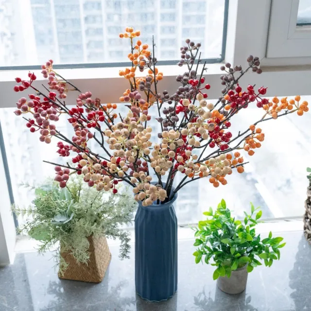 Composizione floreale artificiale con ramo frutta miglio bellezza in fiore