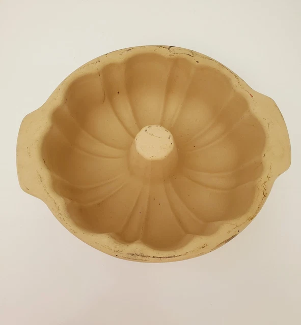 THE PAMPERED CHEF Stoneware Fluted Pan 1440 Family Heritage Bundt Cake