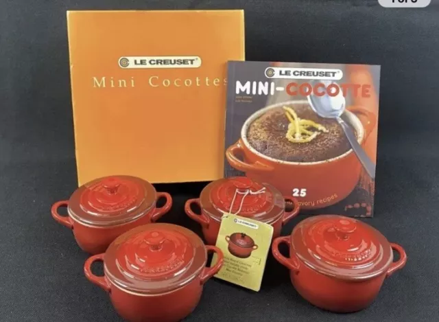 Juego de 4 gres rojo cereza Le Creuset mini cocotte 8 oz nuevo en caja. Precio de venta sugerido por el fabricante $144