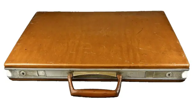 Vintage Samsonite Slim Caramel Brown / Tan Hard Shell Briefcase - No Key
