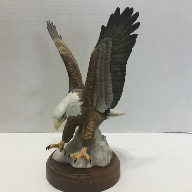 GORHAM GALLERY BIRDS Bald Eagle In Flight Vignette Collection