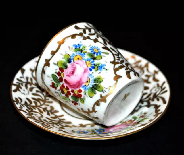 Tasse ancienne en Porcelaine de LIMOGES - décor peint bouquet rose et volutes Or