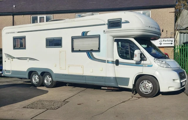 Auto-Trail Cheyenne SE 840D Luxury Coachbuilt Tax Axle Motorhome - Island Bed